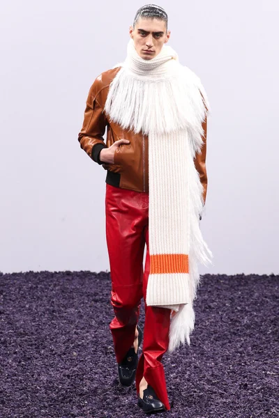 Look 19